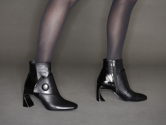 Woman's sculpted heel ankle boots